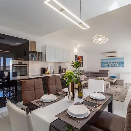Sandi 2408 Apartman *