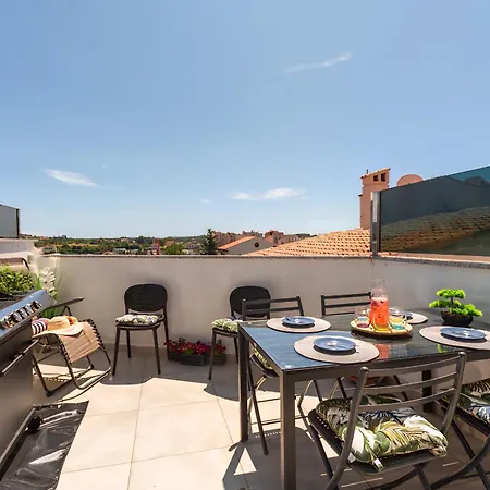 Sandi 2408 Apartman