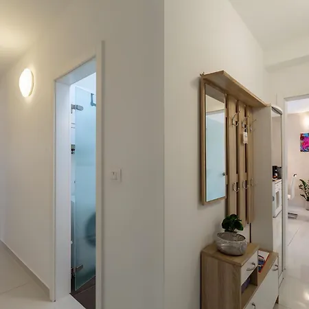 Sandi 2408 Apartman *