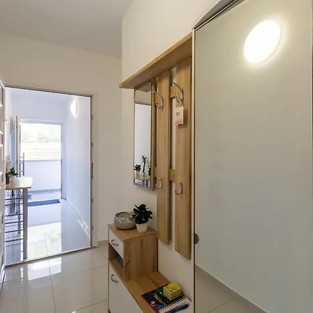 Sandi 2408 Апартаменты