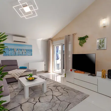 Sandi 2408 * Пула