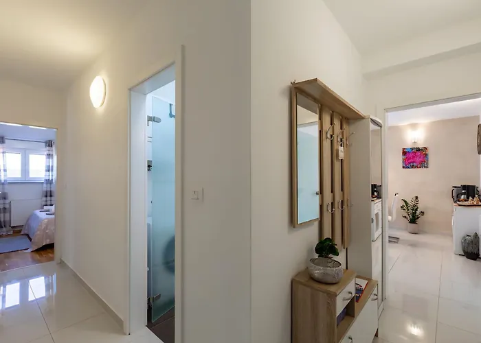 Sandi 2408 Apartman *