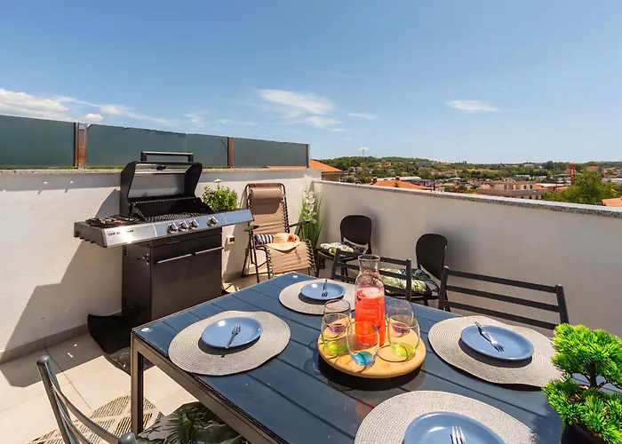 Sandi 2408 Apartman *